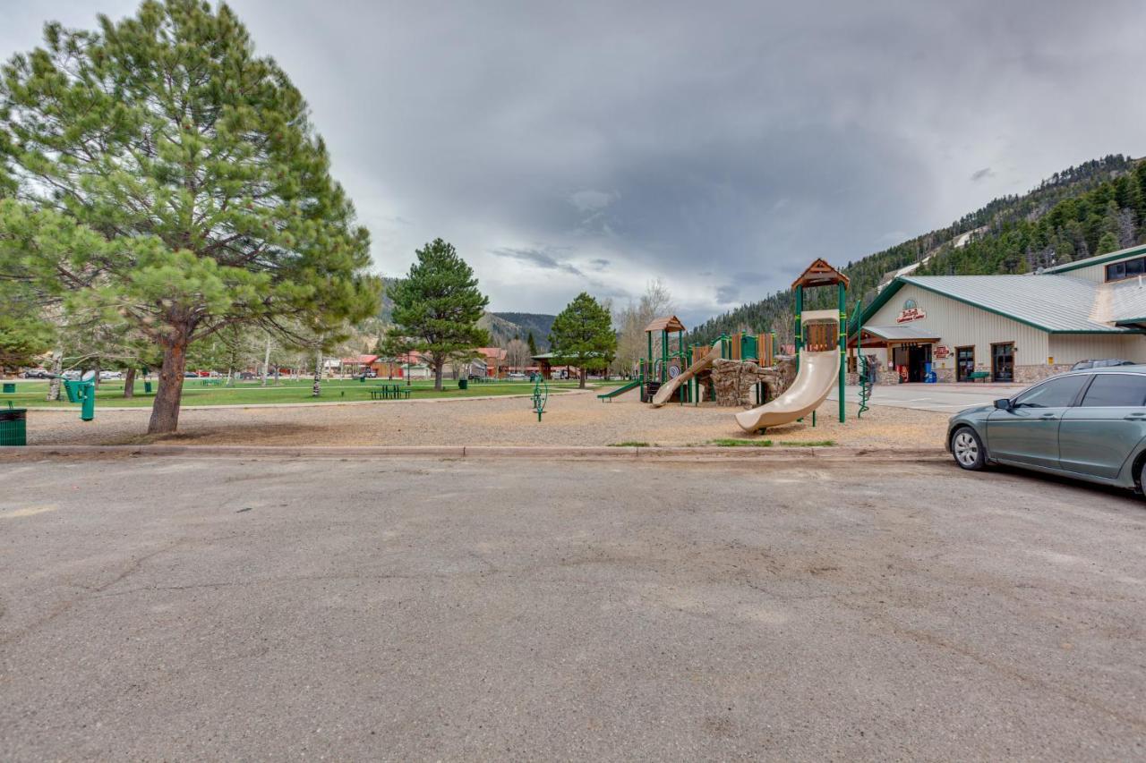 Ski-In Red River Retreat Balcony, Mountain Views! Exterior photo