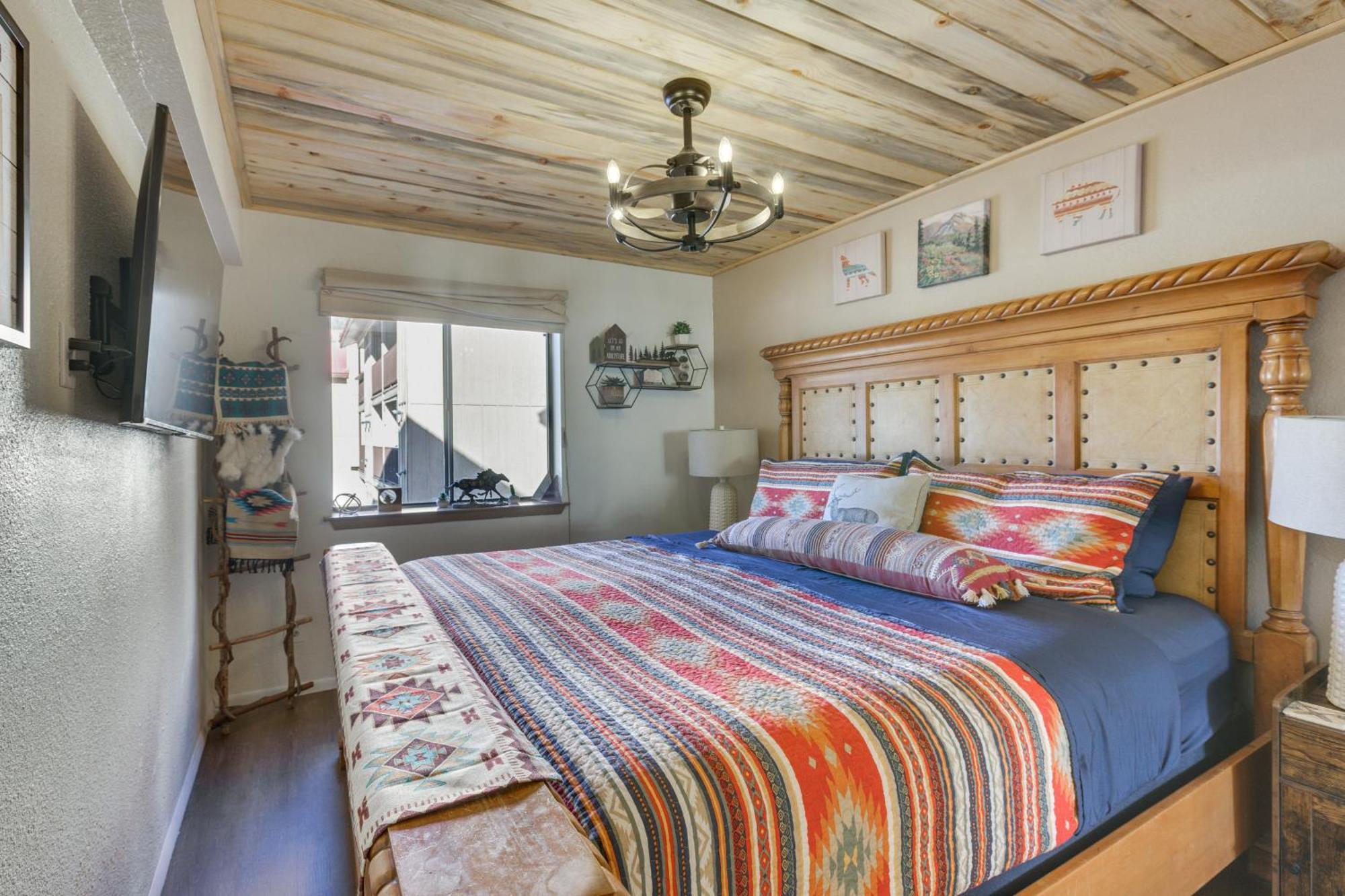 Ski-In Red River Retreat Balcony, Mountain Views! Exterior photo